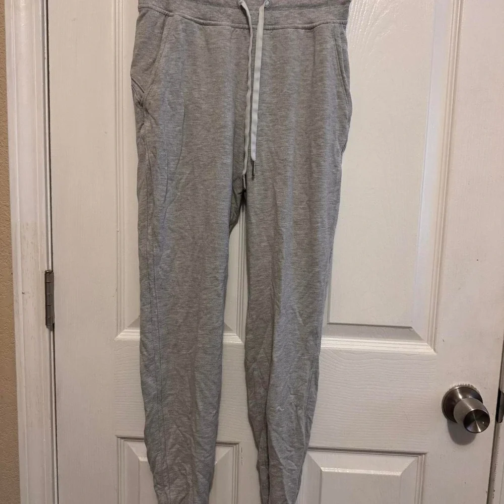 Lululemon grey high-waisted joggers with pockets